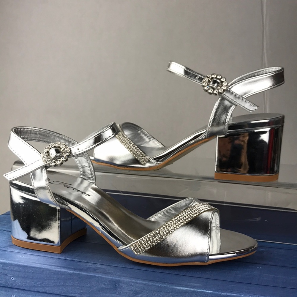 Low Chunky Heel Open Toe Buckled Sandal.